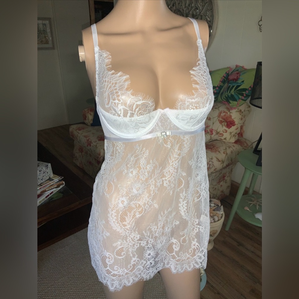 NWT Fredericks of Hollywood DANA White Lace 2 Piece Chemise & Thong SIZE SMALL